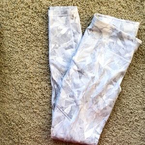 Lulu lemon Leggings with side and back pocket